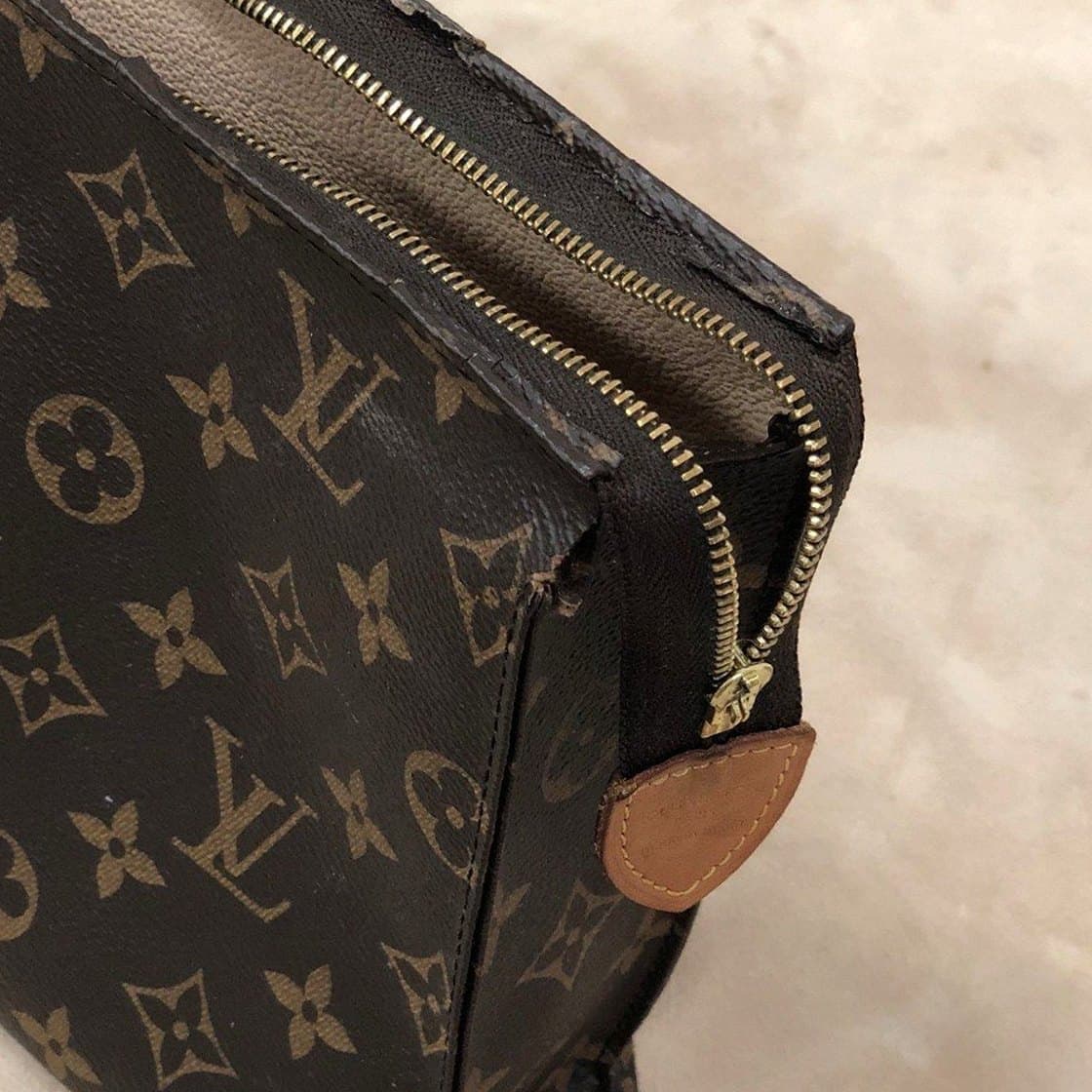 Косметичка Louis Vuitton: молния до и после замены, до реставрации