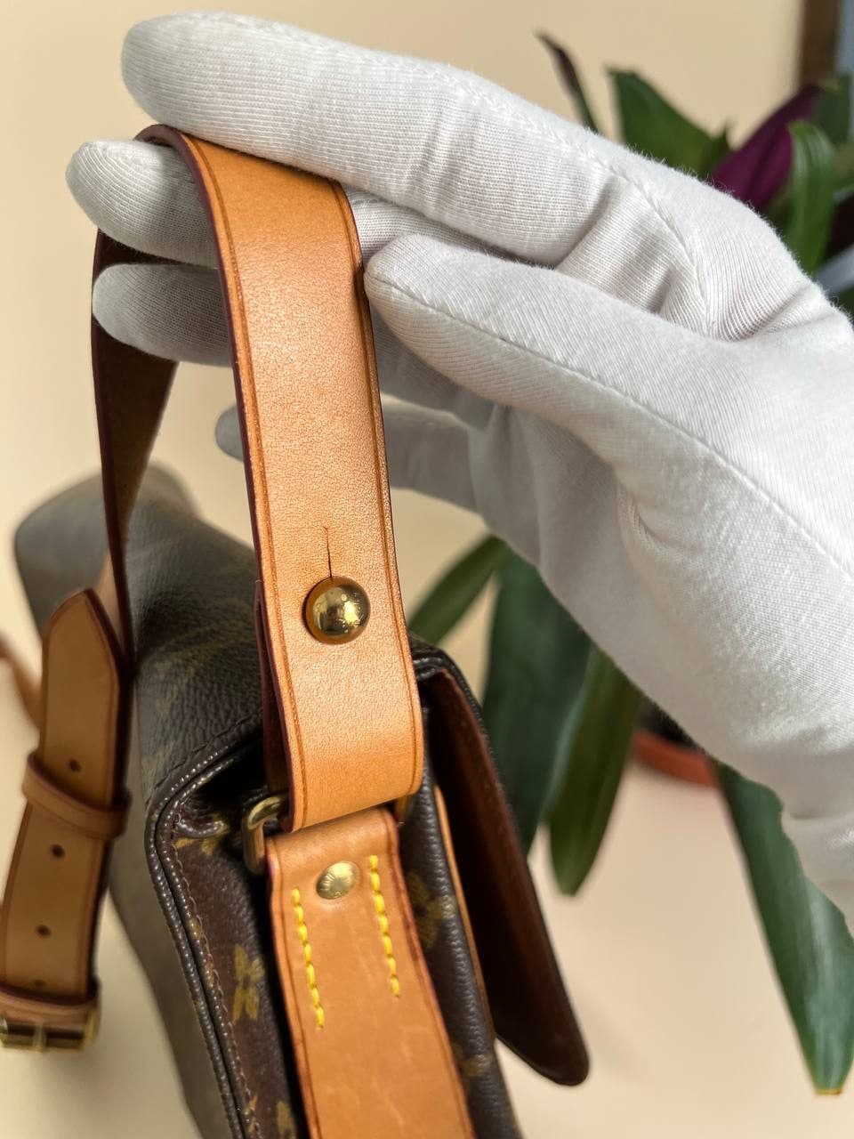 Louis Vuitton: новые кожаные ремешки, родные заклёпки сохранены